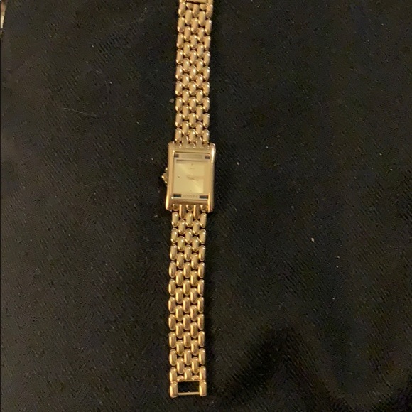 Woman’s Gucci Watch - Picture 1 of 12